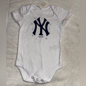 New York Yankees Baby Genuine Merchandise White and Navy Bodysuit